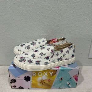 Roxy Lola casual slip-on sneakers fabric White Floral Size 7.5 NIB